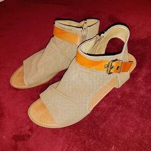 Very G Sandals size 5m